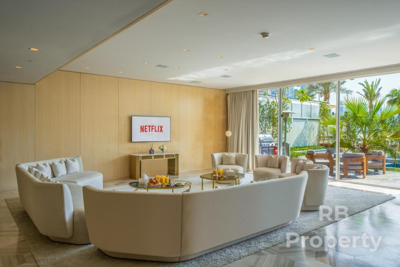 Five Palm Beach Villa - Three Floors, Private Pool, Jacuzzi Dubai Exterior foto