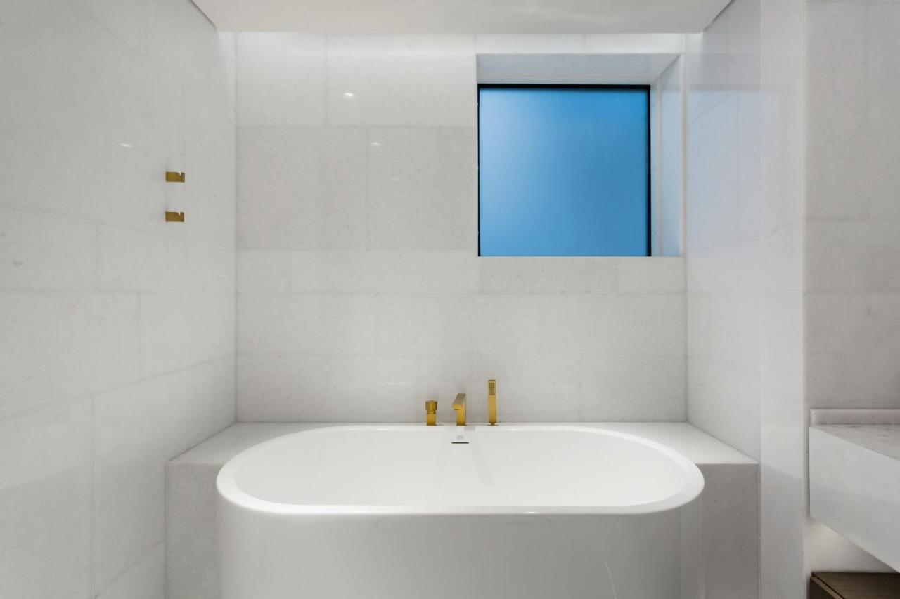 Five Palm Beach Villa - Three Floors, Private Pool, Jacuzzi Dubai Exterior foto