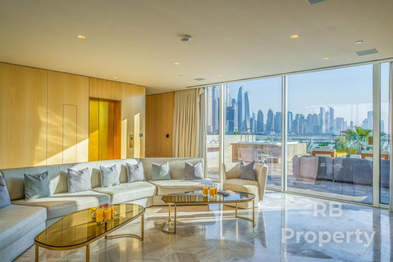 Five Palm Beach Villa - Three Floors, Private Pool, Jacuzzi Dubai Exterior foto