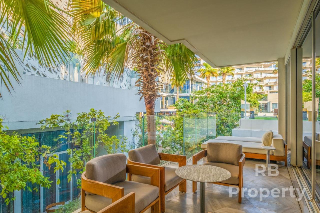 Five Palm Beach Villa - Three Floors, Private Pool, Jacuzzi Dubai Exterior foto