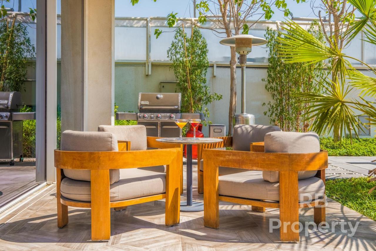 Five Palm Beach Villa - Three Floors, Private Pool, Jacuzzi Dubai Exterior foto