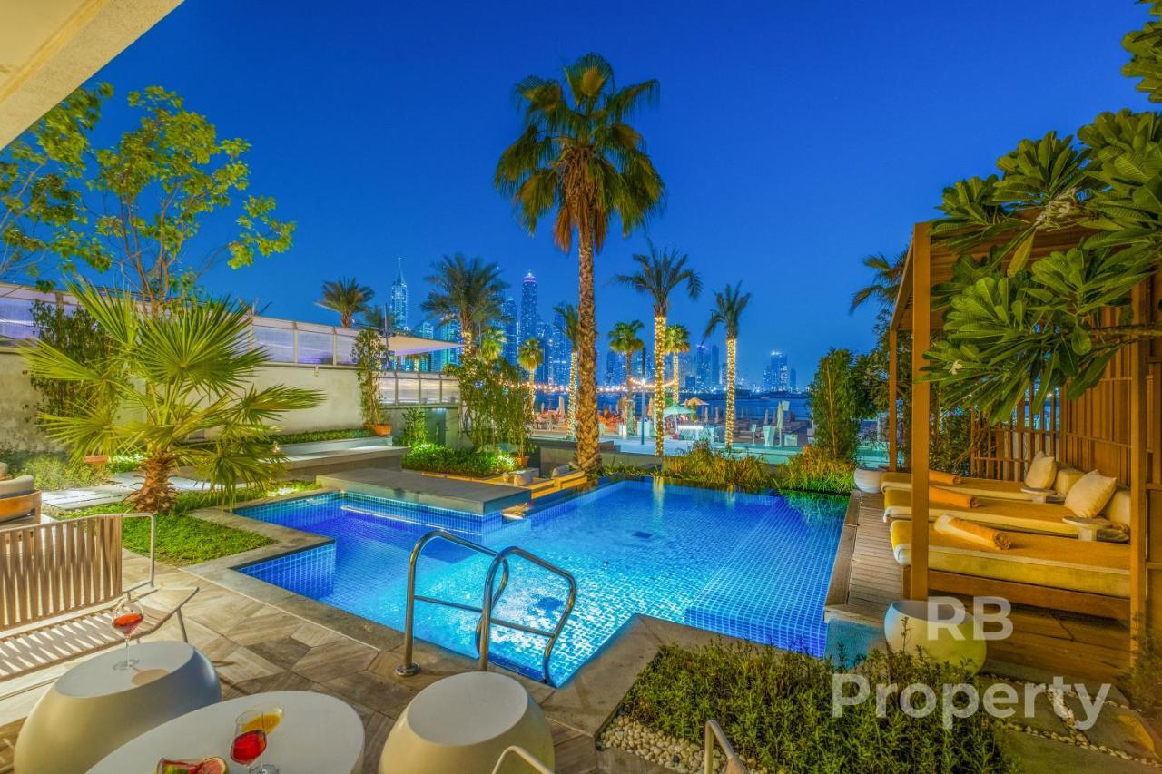 Five Palm Beach Villa - Three Floors, Private Pool, Jacuzzi Dubai Exterior foto
