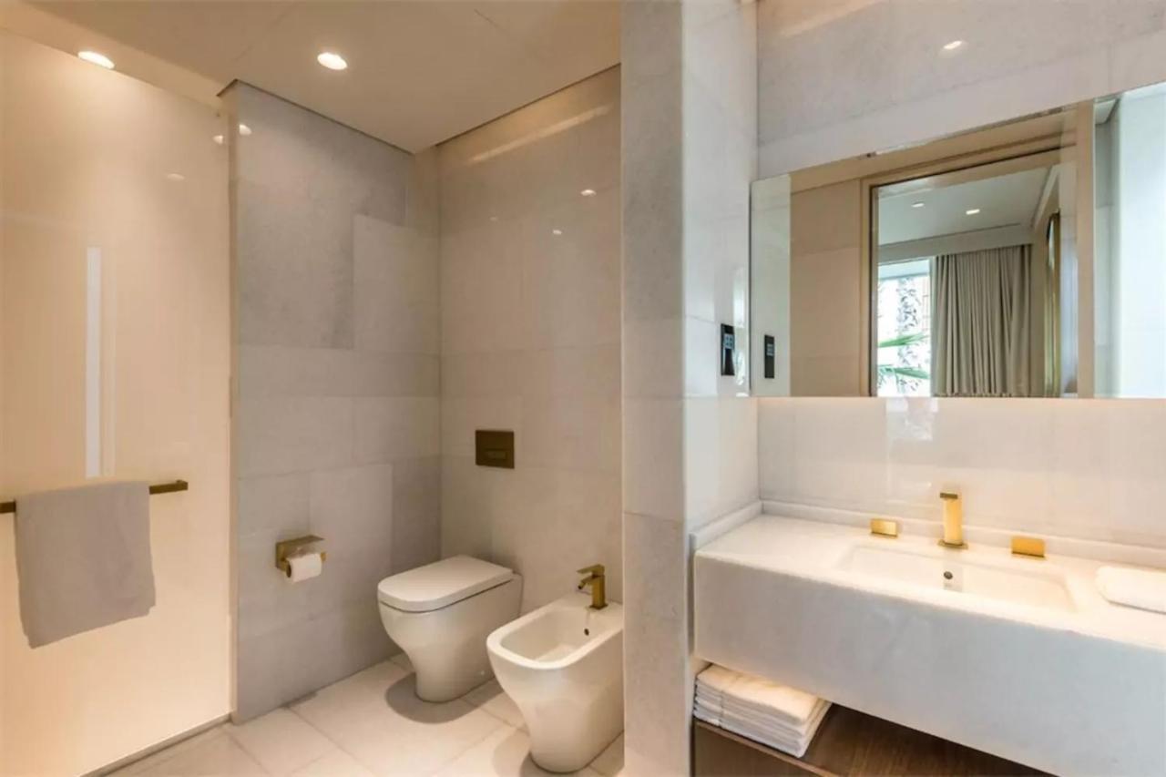 Five Palm Beach Villa - Three Floors, Private Pool, Jacuzzi Dubai Exterior foto